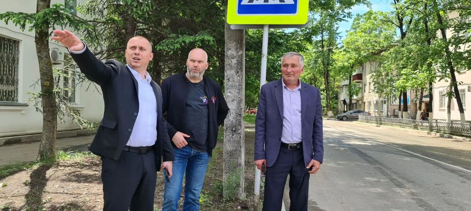 В Биробиджане решают вопрос с отводом воды на переулке Театральном В Биробиджане решают вопрос с отводом воды на переулке Театральном