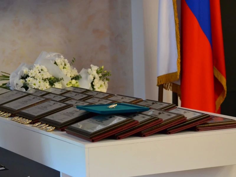 Сотруднику УМВД России по ЕАО вручили награду в рамках региональной программы развития участников и ветеранов СВО «Доблесть Хингана» Сотруднику УМВД России по ЕАО вручили награду в рамках региональной программы развития участников и ветеранов СВО «Доблесть Хингана»
