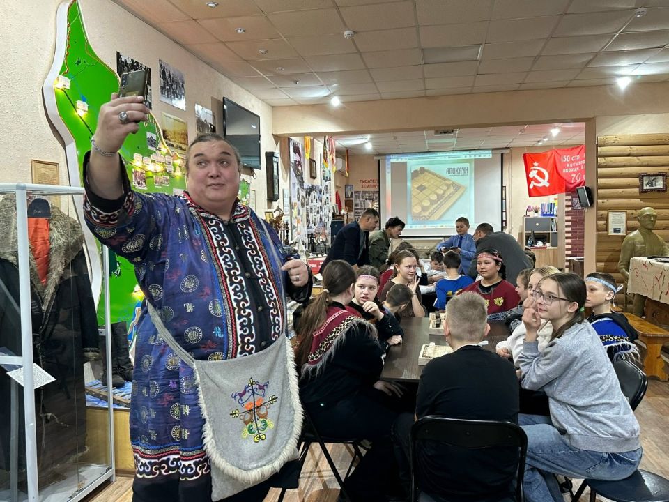 «Апокачи» в гостях у школьников п. Смидович: как это было «Апокачи» в гостях у школьников п. Смидович: как это было