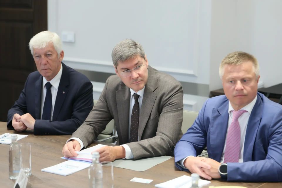 Мария Костюк: Провела рабочую встречу с вице-президентом Российского союза промышленников и предпринимателей Сергеем Мытенковым и руководством Координационного совета объединений работодателей РСПП на Дальнем Востоке —... Мария Костюк: Провела рабочую встречу с вице-президентом Российского союза промышленников и предпринимателей Сергеем Мытенковым и руководством Координационного совета объединений работодателей РСПП на Дальнем Востоке —...