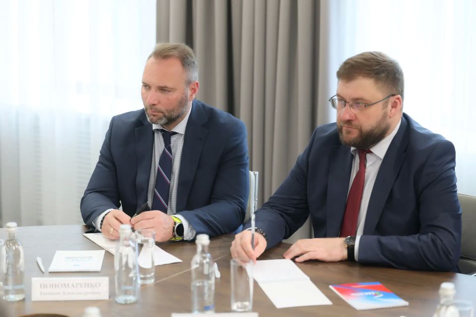 Мария Костюк: Провела рабочую встречу с вице-президентом Российского союза промышленников и предпринимателей Сергеем Мытенковым и руководством Координационного совета объединений работодателей РСПП на Дальнем Востоке —... Мария Костюк: Провела рабочую встречу с вице-президентом Российского союза промышленников и предпринимателей Сергеем Мытенковым и руководством Координационного совета объединений работодателей РСПП на Дальнем Востоке —...