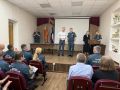 В Биробиджане сотрудника полиции наградили от МЧС за предотвращение крупного пожара