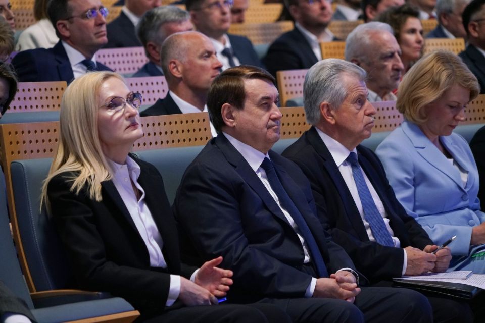 Итоги работы по развитию Дальнего Востока обсудили на коллегии Минвостокразвития РФ Итоги работы по развитию Дальнего Востока обсудили на коллегии Минвостокразвития РФ