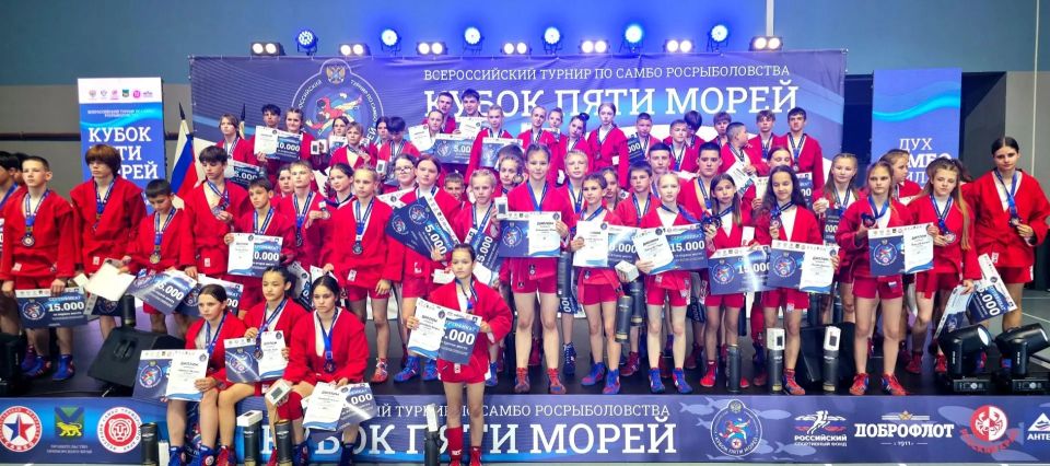 Самбисты ЕАО завоевали путевки на заключительный этап Всероссийских соревнований в Москве!