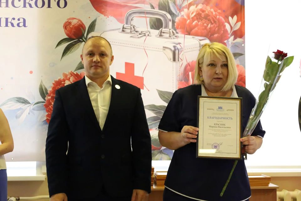 Сергей Радецкий поздравил сотрудников детской больницы с профессиональным праздником Сергей Радецкий поздравил сотрудников детской больницы с профессиональным праздником