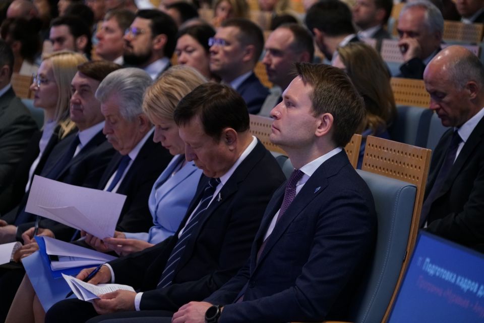 Итоги работы по развитию Дальнего Востока обсудили на коллегии Минвостокразвития РФ Итоги работы по развитию Дальнего Востока обсудили на коллегии Минвостокразвития РФ