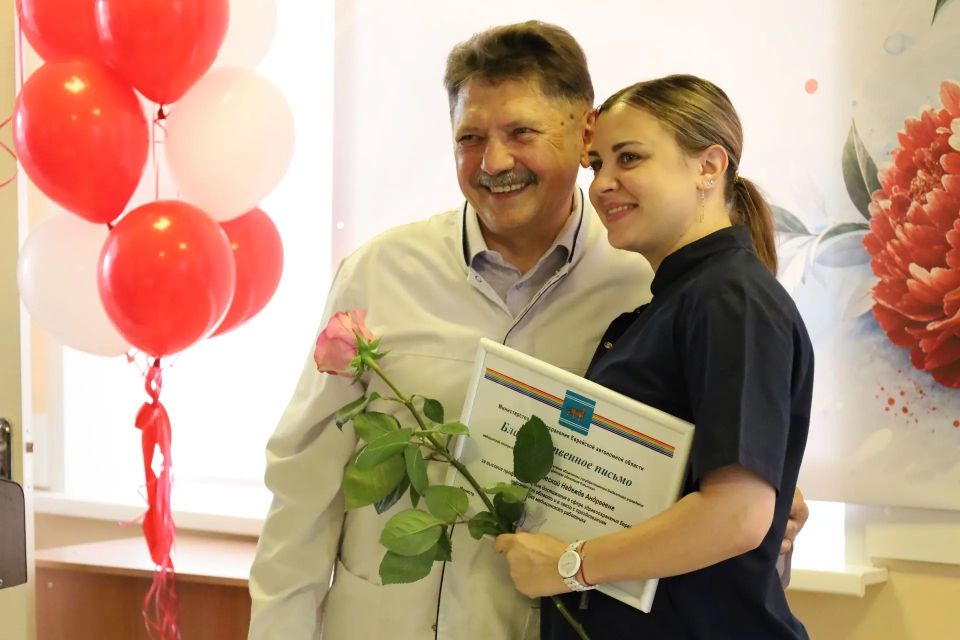Сергей Радецкий поздравил сотрудников детской больницы с профессиональным праздником Сергей Радецкий поздравил сотрудников детской больницы с профессиональным праздником