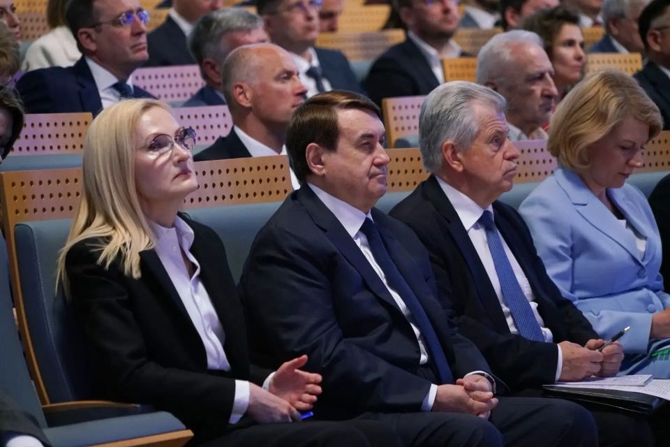 Итоги работы по развитию Дальнего Востока обсудили на коллегии Минвостокразвития РФ Итоги работы по развитию Дальнего Востока обсудили на коллегии Минвостокразвития РФ