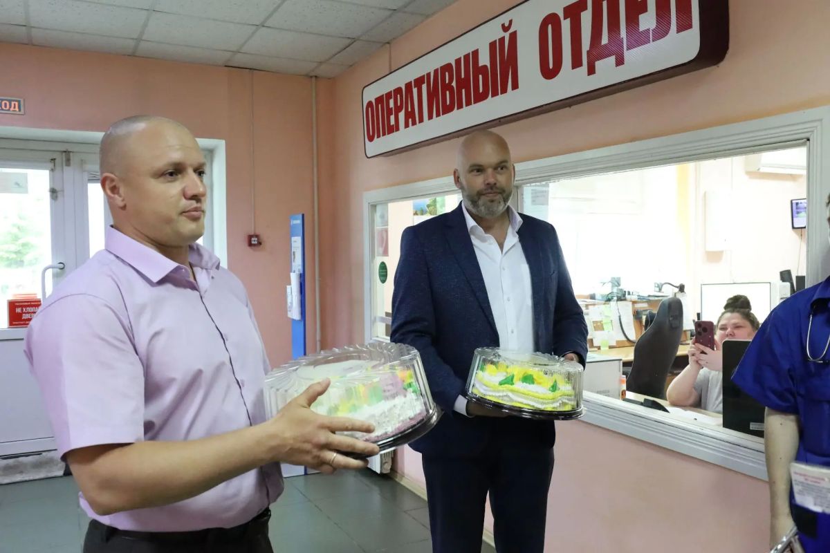 Руководители представительной власти и врач-фронтовик поздравили медиков Биробиджана с профессиональным праздником Руководители представительной власти и врач-фронтовик поздравили медиков Биробиджана с профессиональным праздником