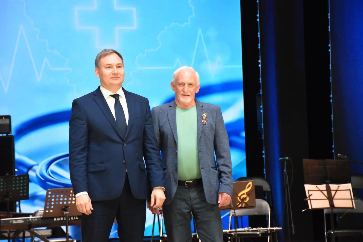 Торжественное собрание ко Дню медицинского работника состоялось в областной филармонии Торжественное собрание ко Дню медицинского работника состоялось в областной филармонии