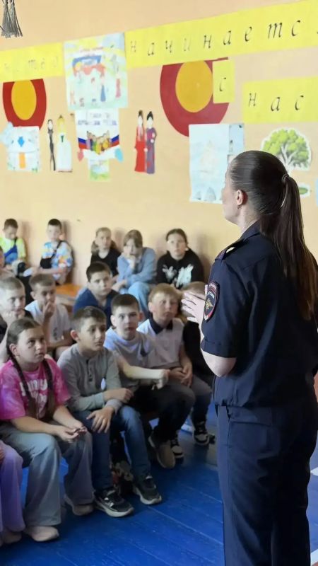 «Время независимых»: сотрудники полиции проводят антинаркотическую акцию с школьниками Биробиджана «Время независимых»: сотрудники полиции проводят антинаркотическую акцию с школьниками Биробиджана