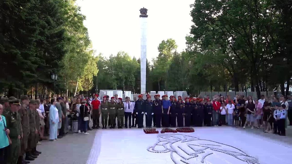 Школьники и студенты ЕАО почтили память павших в Великой Отечественной войне
