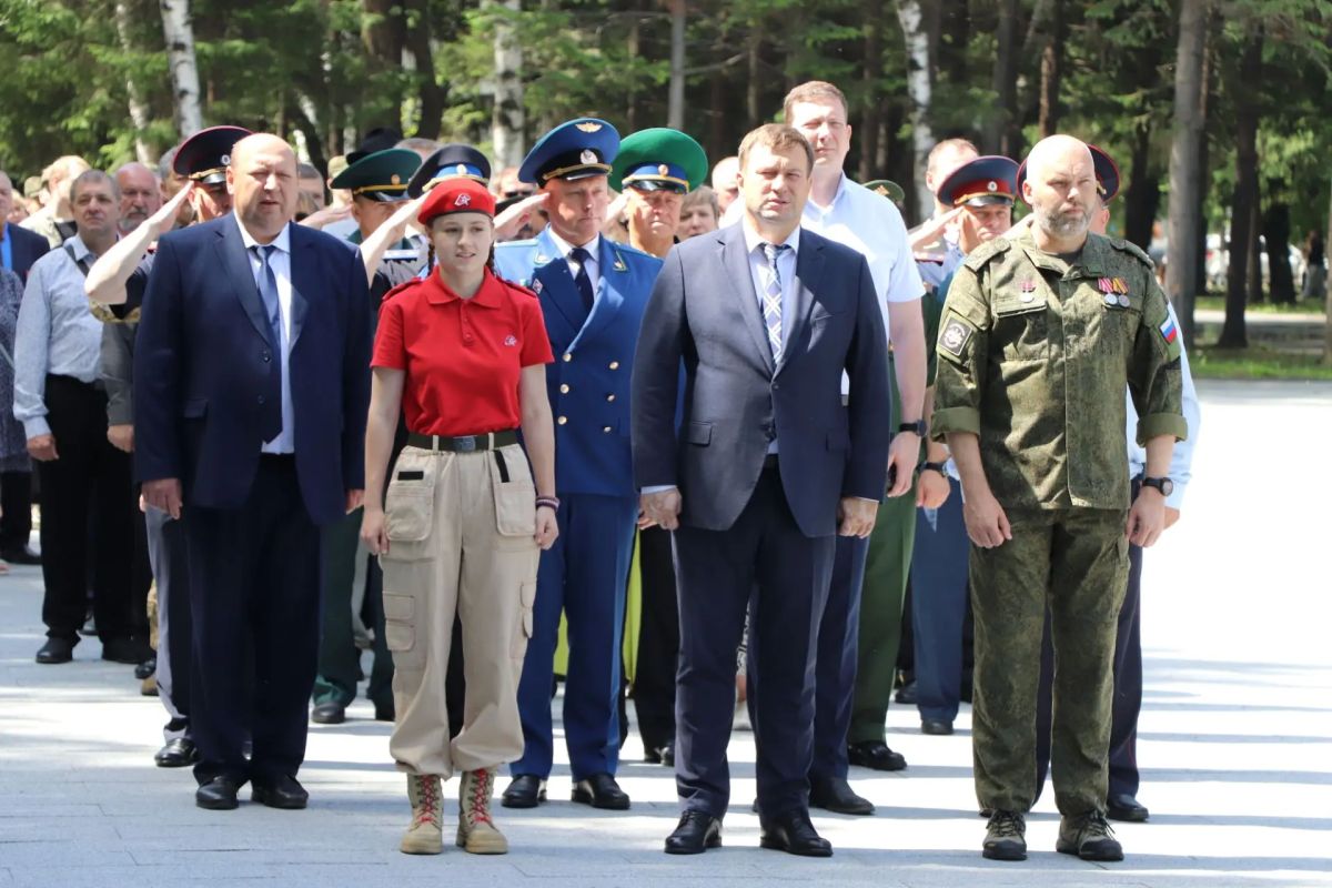 Сегодня, 22 июня 2026 года, в День памяти и скорби - день начала Великой Отечественной войны 1941-1945 гг., исполняющий обязанности прокурора области Павел Погоняев принял участие в церемонии возложения цветов, состоявшейся... Сегодня, 22 июня 2026 года, в День памяти и скорби - день начала Великой Отечественной войны 1941-1945 гг., исполняющий обязанности прокурора области Павел Погоняев принял участие в церемонии возложения цветов, состоявшейся...