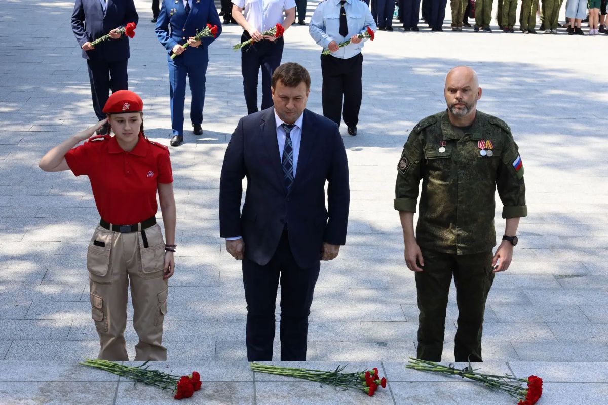 В Биробиджане почтили память павших в День памяти и скорби В Биробиджане почтили память павших в День памяти и скорби