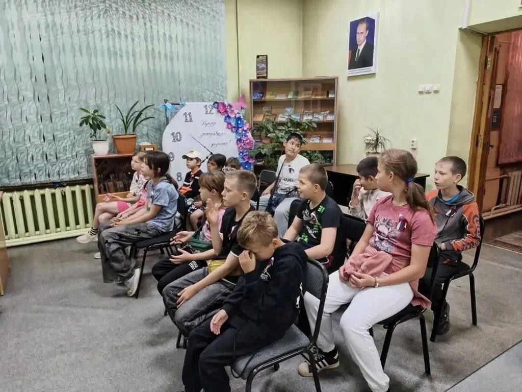 Воспитанники лагеря «Радуга» посетили Благовещенский кафедральный собор Сейчас в лагере при Доме социального обслуживания семьи и детей идет первая смена Воспитанники лагеря «Радуга» посетили Благовещенский кафедральный собор Сейчас в лагере при Доме социального обслуживания семьи и детей идет первая смена