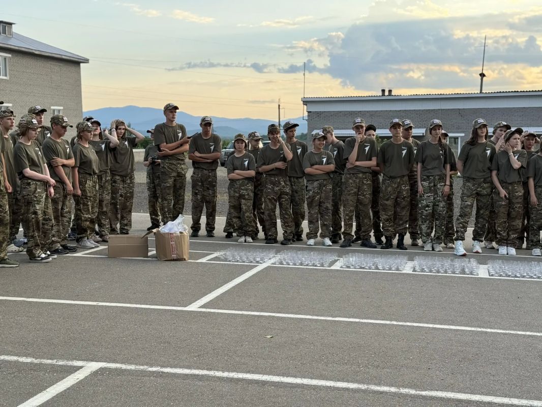 «Помним»: участники военно-инструктивных сборов почтили память героев Великой Отечественной войны «Помним»: участники военно-инструктивных сборов почтили память героев Великой Отечественной войны