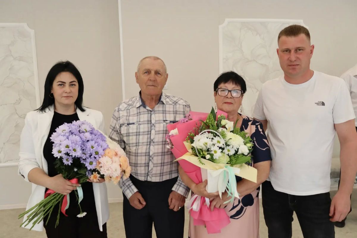 Семья Комаровских из Облучья отметила золотую свадьбу Семья Комаровских из Облучья отметила золотую свадьбу