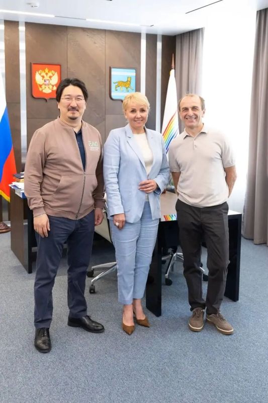 Вместе с коллегой, другом и известным хирургом Алексеем Аболмасовым провели в Биробиджане мастер-класс по современному лечению грыж Вместе с коллегой, другом и известным хирургом Алексеем Аболмасовым провели в Биробиджане мастер-класс по современному лечению грыж