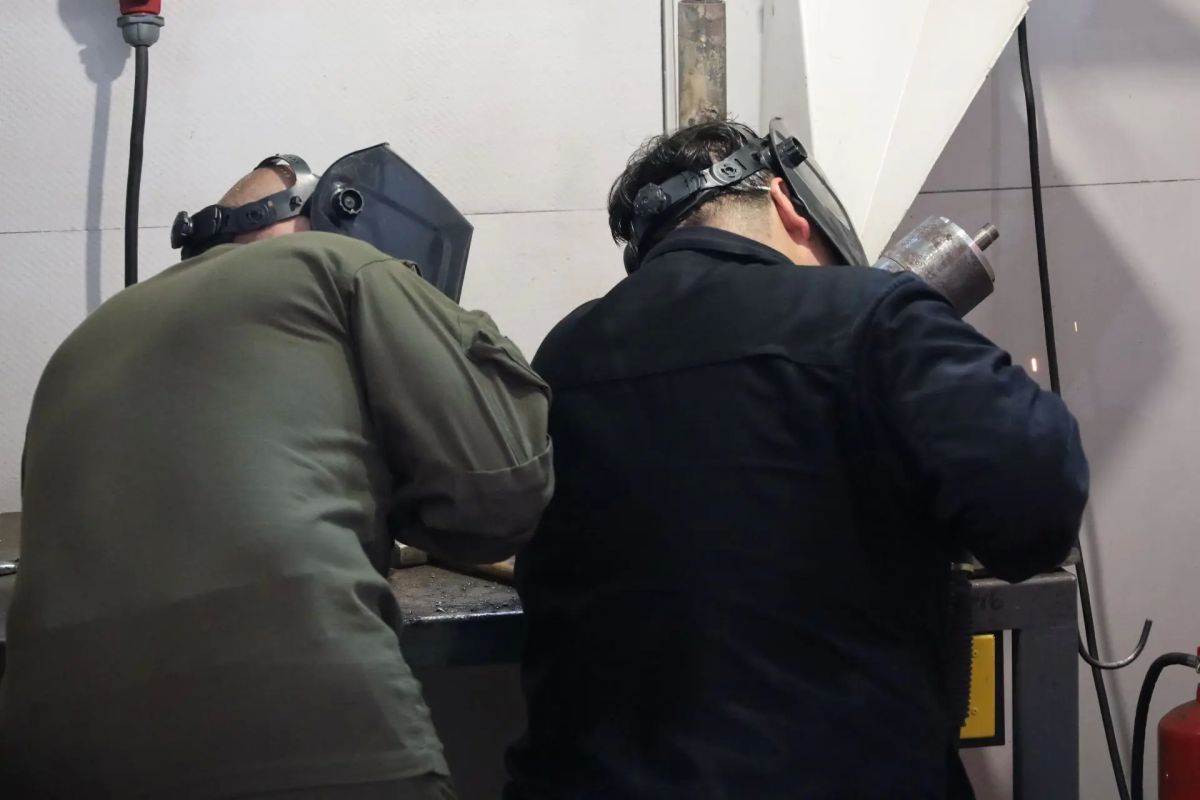 Председатель Городской Думы Сергей Радецкий оценил мастерство студентов из России и Китая на конкурсе в Политехническом техникуме Председатель Городской Думы Сергей Радецкий оценил мастерство студентов из России и Китая на конкурсе в Политехническом техникуме