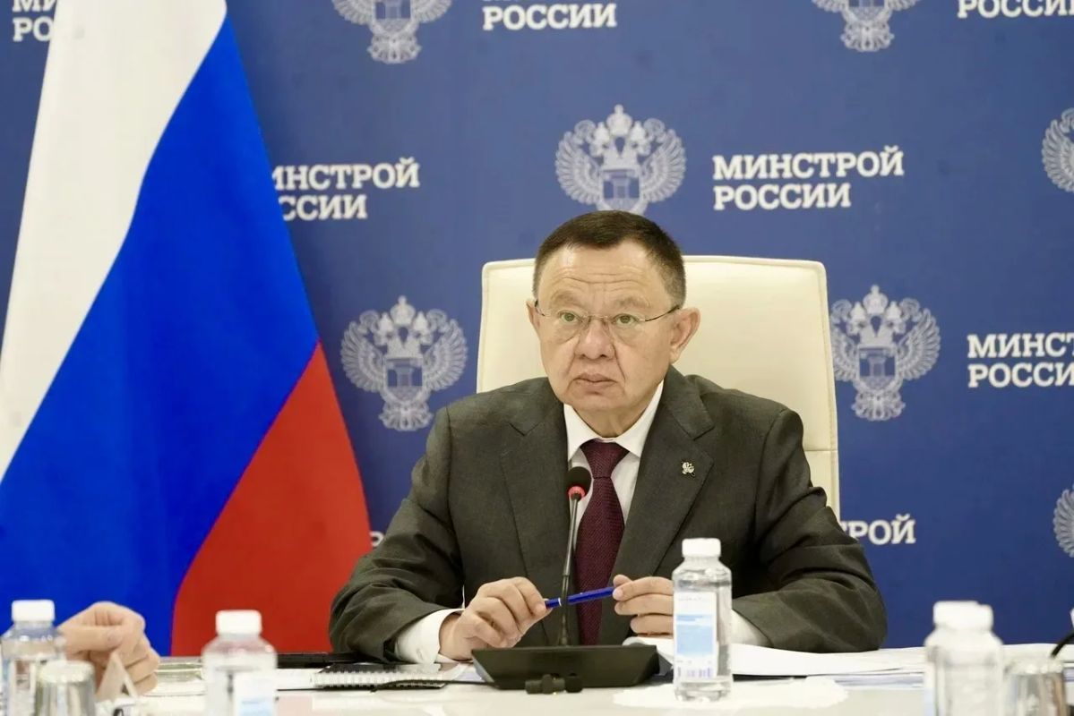 Глава Минстроя России Ирек Файзуллин провел еженедельное совещание с регионами и главными распорядителями бюджетных средств (ГРБС) Глава Минстроя России Ирек Файзуллин провел еженедельное совещание с регионами и главными распорядителями бюджетных средств (ГРБС)