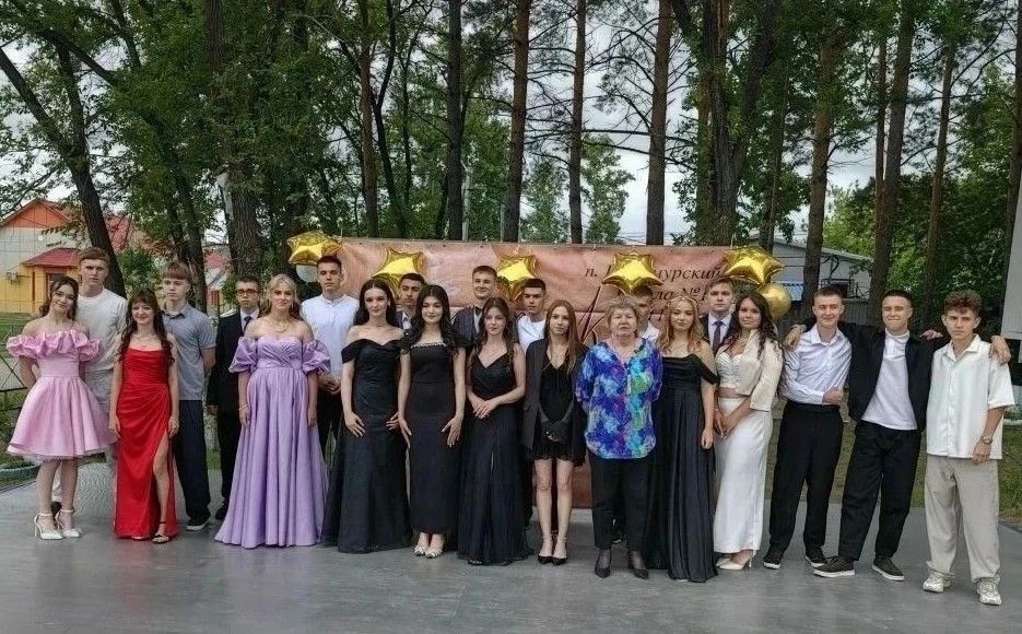 Более 2,5 тысяч выпускников получили аттестаты в ЕАО Более 2,5 тысяч выпускников получили аттестаты в ЕАО