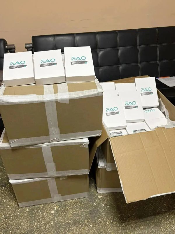 Подарки из ЕАО получили выпускники Амвросиевского округа ДНР Подарки из ЕАО получили выпускники Амвросиевского округа ДНР