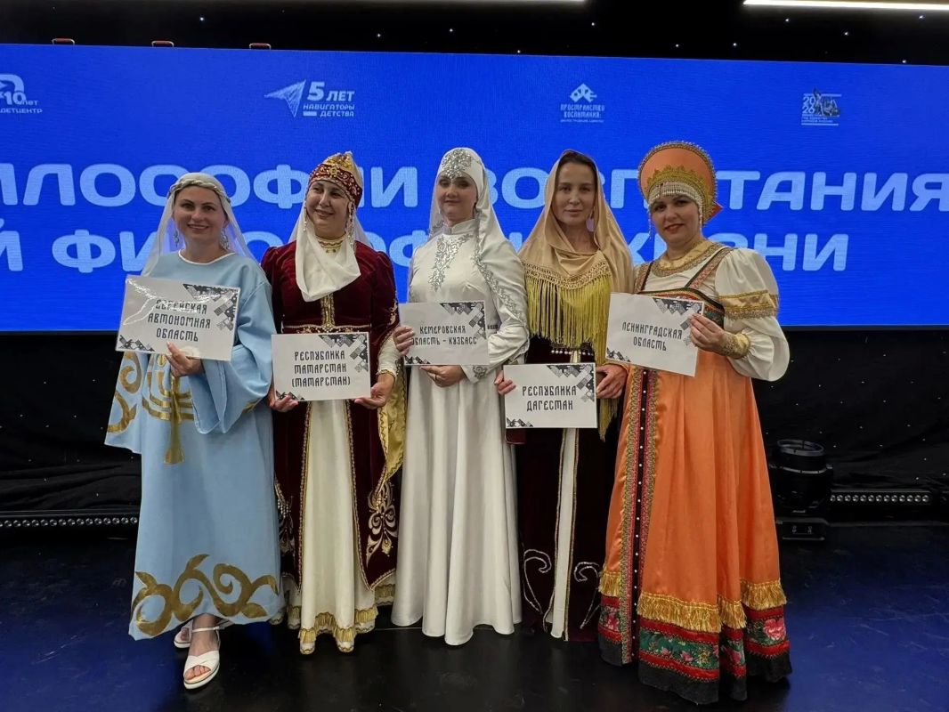 В национальном костюме еврейского народа встретила открытие Всероссийского форума педагог из ЕАО В национальном костюме еврейского народа встретила открытие Всероссийского форума педагог из ЕАО