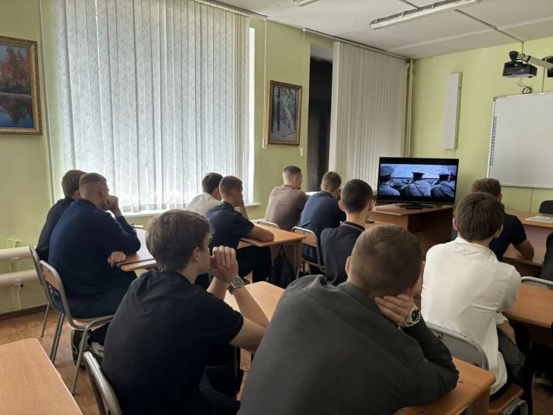 Представитель Общественного совета при УМВД России по ЕАО провел урок мужества для студентов Представитель Общественного совета при УМВД России по ЕАО провел урок мужества для студентов