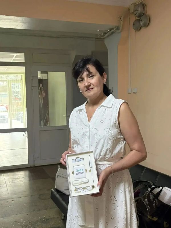 Подарки из ЕАО получили выпускники Амвросиевского округа ДНР Подарки из ЕАО получили выпускники Амвросиевского округа ДНР