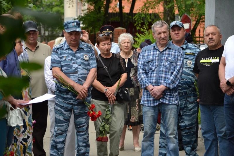 В год 90-летия Госавтоинспекции в ЕАО торжественно открыли мемориальную доску в память о погибшем инспекторе ДПС В год 90-летия Госавтоинспекции в ЕАО торжественно открыли мемориальную доску в память о погибшем инспекторе ДПС