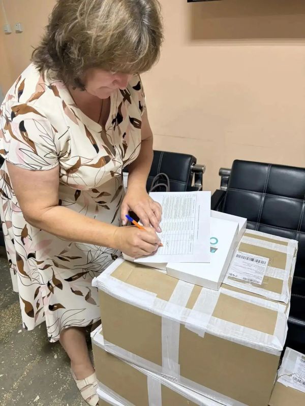 Подарки из ЕАО получили выпускники Амвросиевского округа ДНР Подарки из ЕАО получили выпускники Амвросиевского округа ДНР