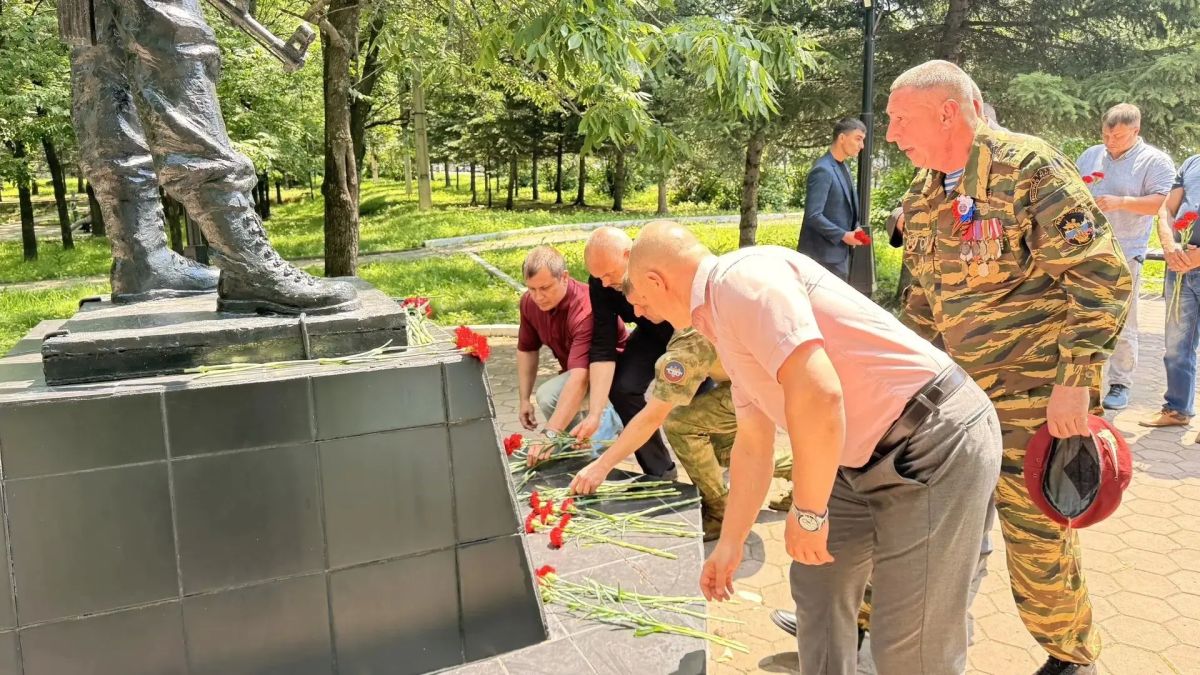 В Биробиджане отметили День ветеранов боевых действий В Биробиджане отметили День ветеранов боевых действий