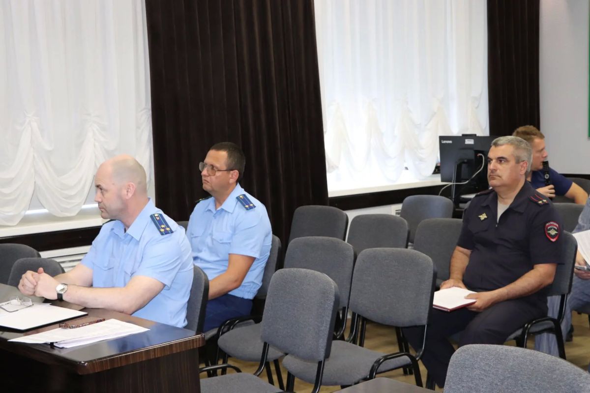 В прокуратуре области состоялось межведомственное совещание по вопросам помощи семьям с детьми и профилактики социального сиротства В прокуратуре области состоялось межведомственное совещание по вопросам помощи семьям с детьми и профилактики социального сиротства