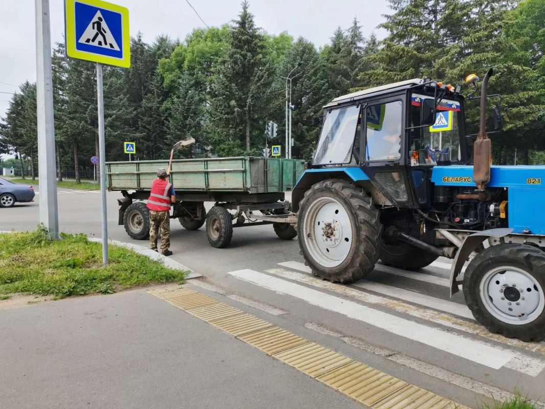 Благоустройство и уборка областного центра продолжаются