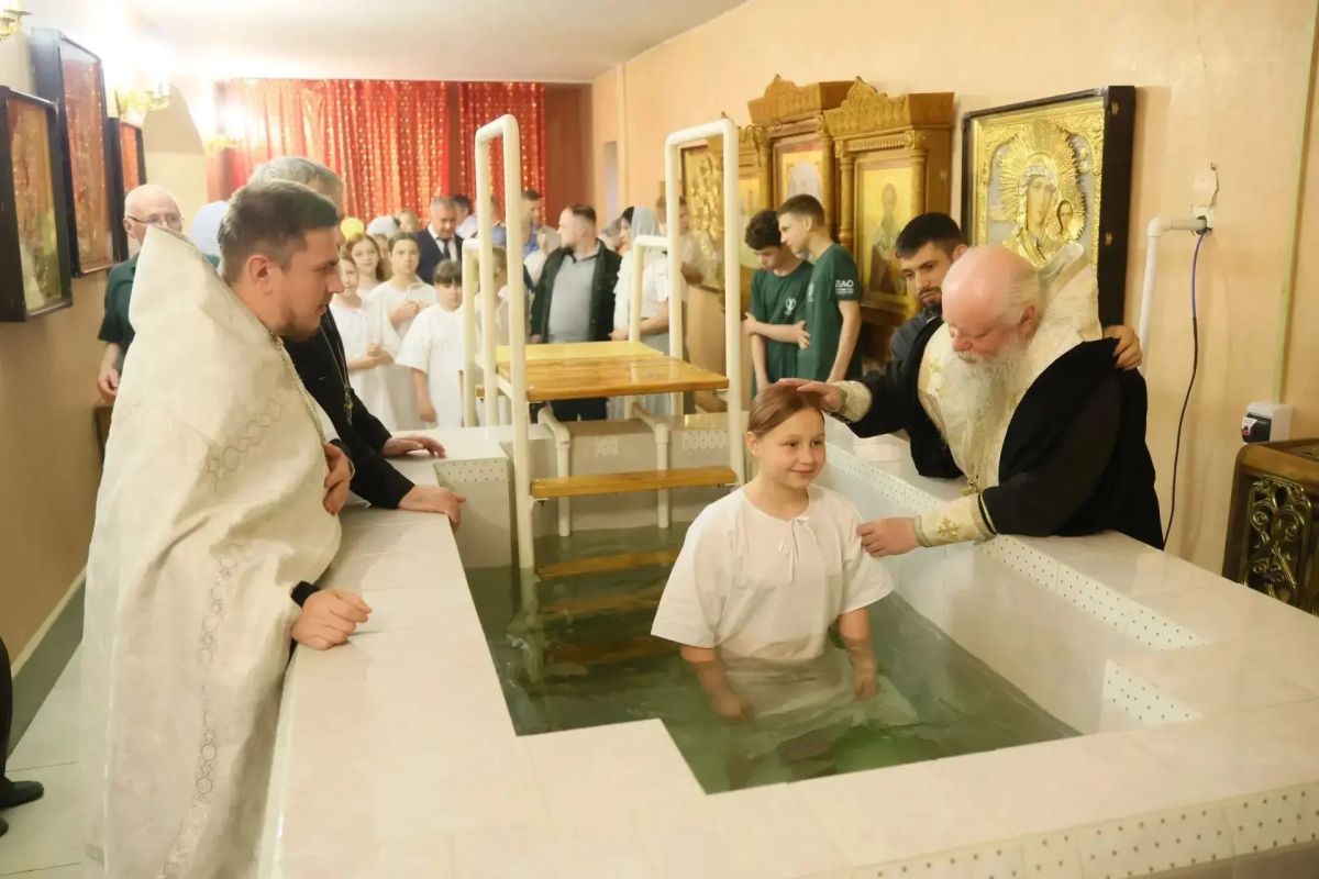 В ЕАО в канун Дня семьи, любви и верности прошло Таинство крещения детей участников СВО В ЕАО в канун Дня семьи, любви и верности прошло Таинство крещения детей участников СВО