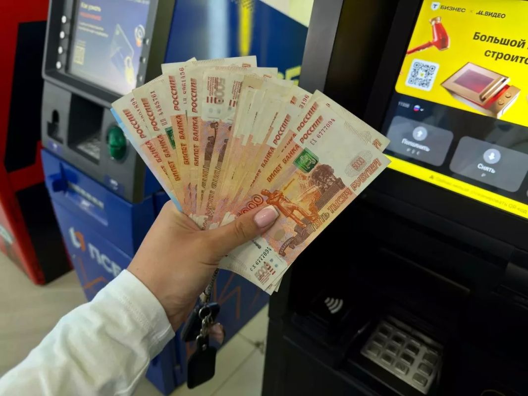 Биробиджанцы рассказали, на что копят деньги