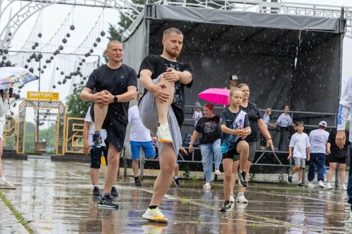 Утренняя зарядка прошла в Биробиджане Утренняя зарядка прошла в Биробиджане