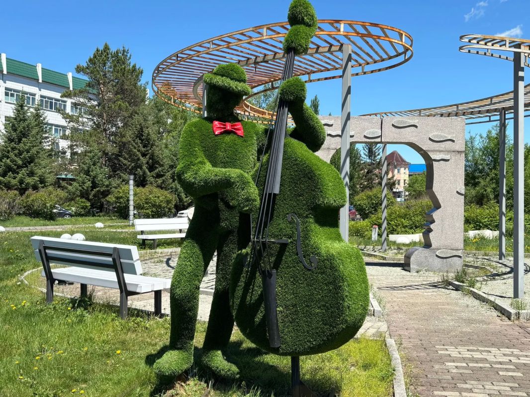 Цветной Биробиджан. На прошлой неделе вы показали нам, каким ярким может быть синий цвет в нашем городе Цветной Биробиджан. На прошлой неделе вы показали нам, каким ярким может быть синий цвет в нашем городе