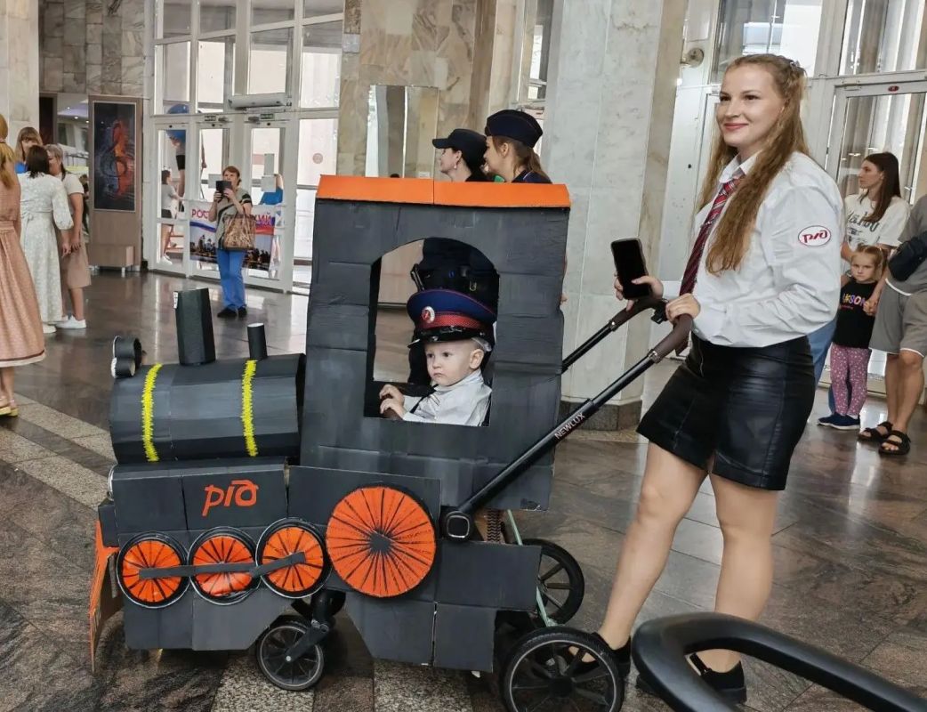 Яркие образы участников Парада колясок (0+) — в нашей подборке Яркие образы участников Парада колясок (0+) — в нашей подборке