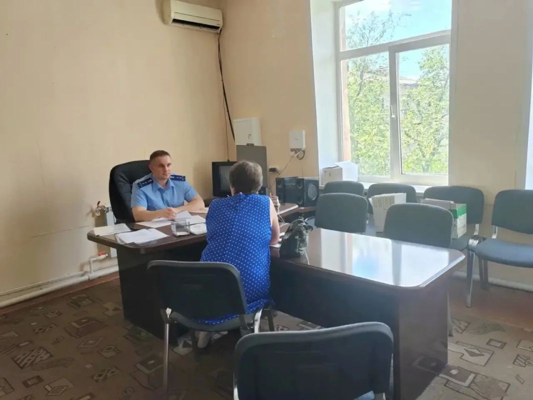Прокурор Облученского района провел выездной личный прием граждан в пос Прокурор Облученского района провел выездной личный прием граждан в пос