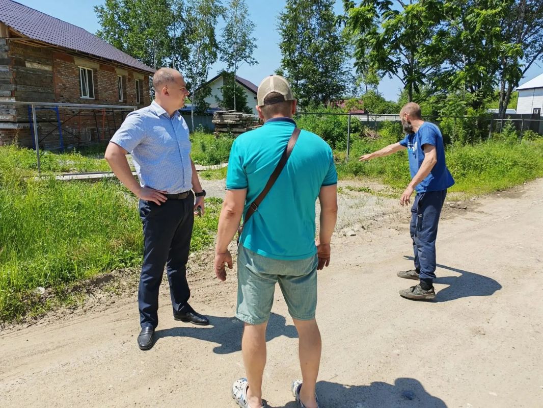 В поселке Тукалевский проверили состояние дорог и отвод воды В поселке Тукалевский проверили состояние дорог и отвод воды