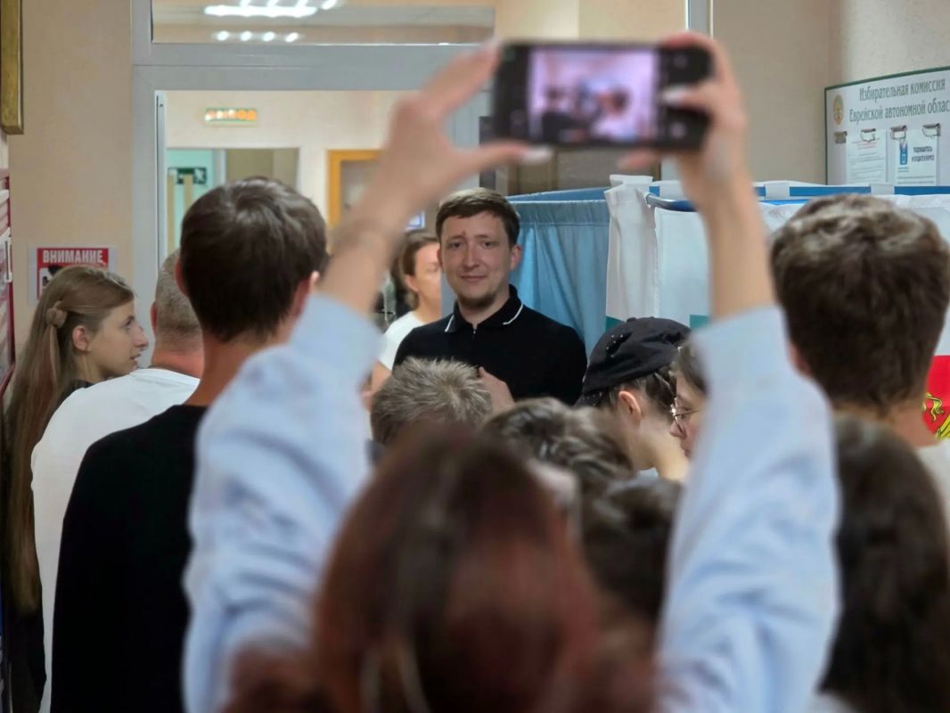 В музее избирательной комиссии ЕАО побывали юные гости из центра «МОСТ» В музее избирательной комиссии ЕАО побывали юные гости из центра «МОСТ»
