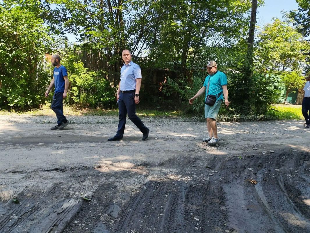 В поселке Тукалевский проверили состояние дорог и отвод воды В поселке Тукалевский проверили состояние дорог и отвод воды