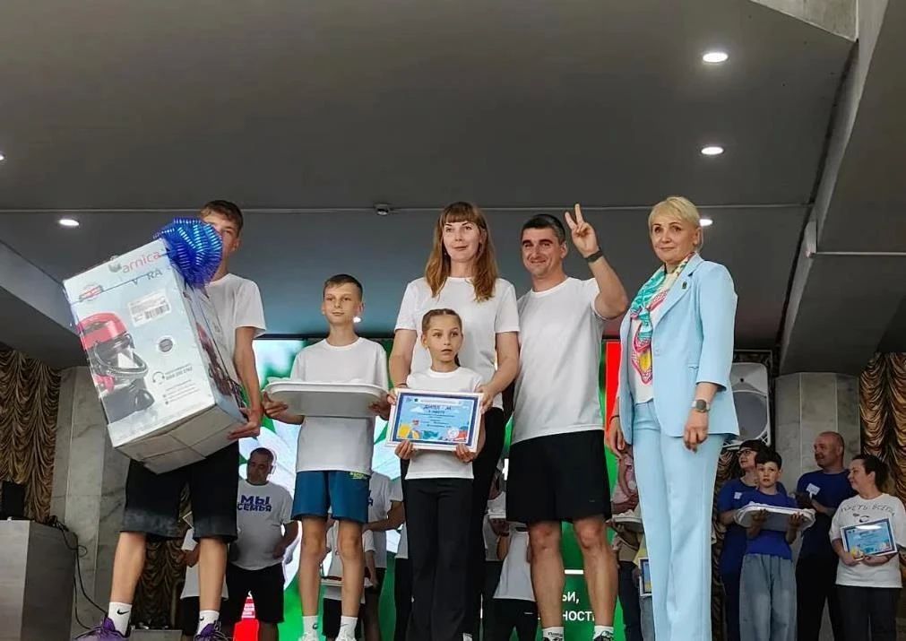 В Биробиджане прошел яркий Парад колясок, собравший более 30 семей В Биробиджане прошел яркий Парад колясок, собравший более 30 семей