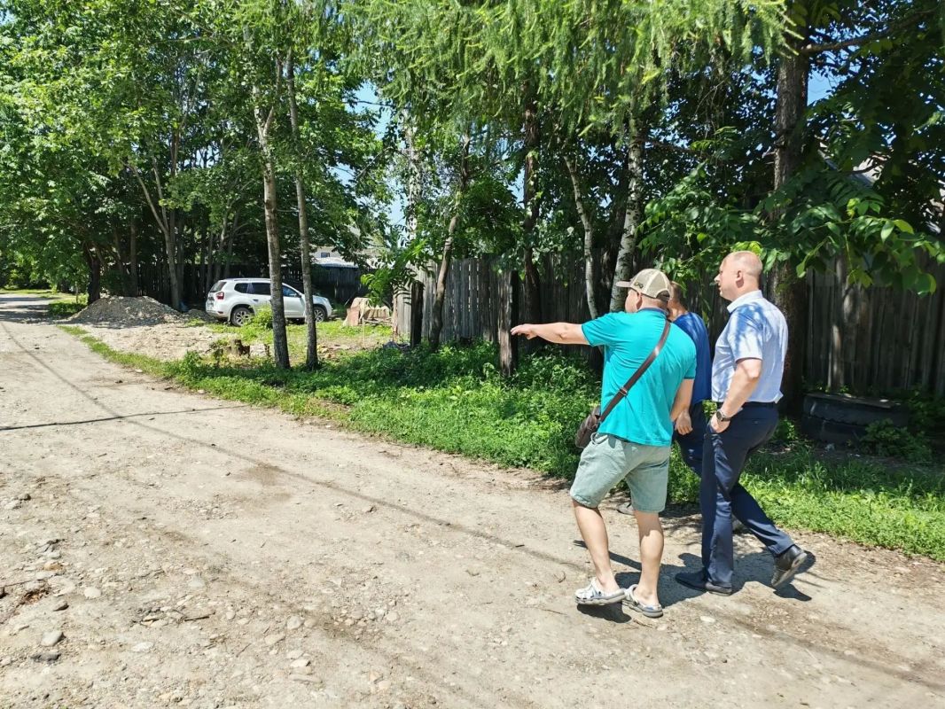 В поселке Тукалевский проверили состояние дорог и отвод воды В поселке Тукалевский проверили состояние дорог и отвод воды