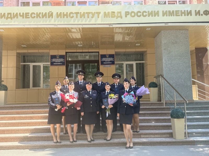 Новые стражи порядка: 17 выпускников ДВЮИ МВД России пополнят ряды полиции Еврейской автономной области Новые стражи порядка: 17 выпускников ДВЮИ МВД России пополнят ряды полиции Еврейской автономной области