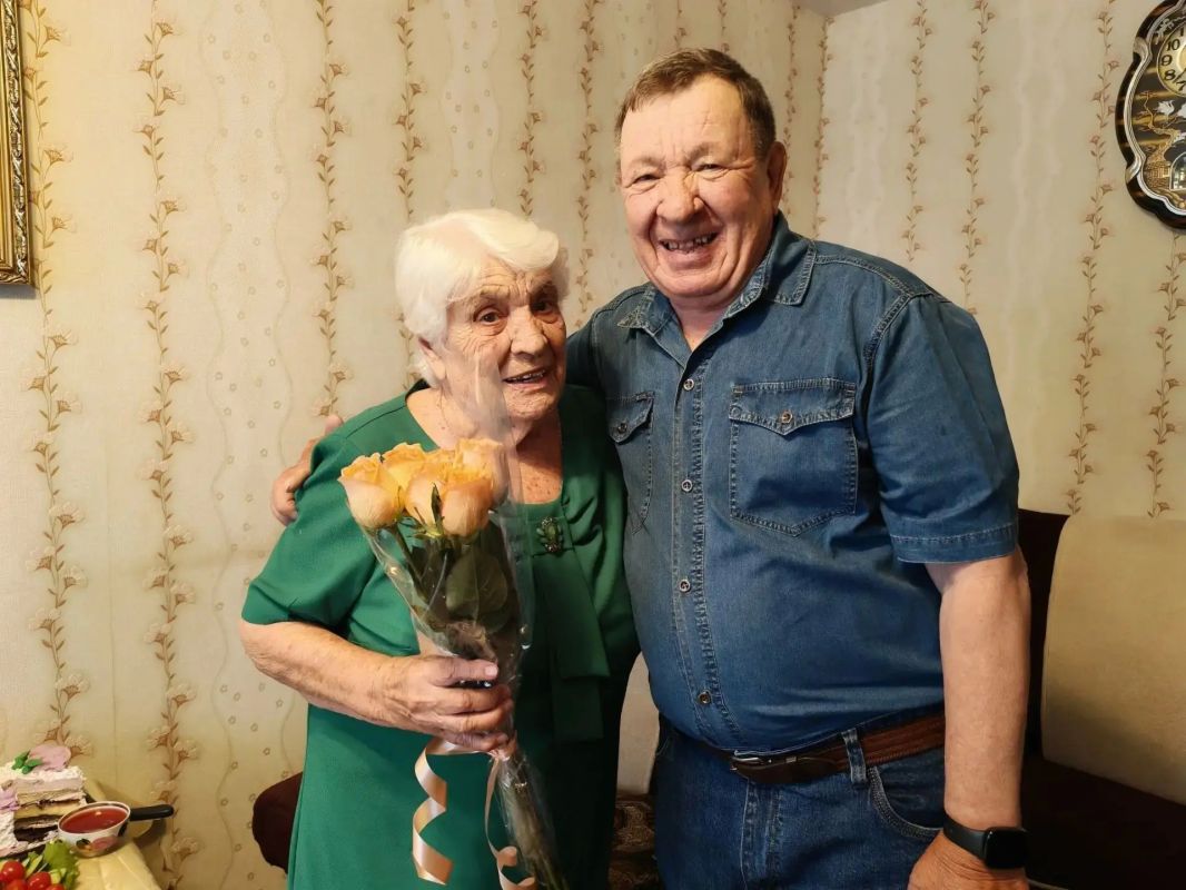 95-летний юбилей отметила жительница Биробиджана, ветеран педагогического труда Ольга Ивановна Додырева 95-летний юбилей отметила жительница Биробиджана, ветеран педагогического труда Ольга Ивановна Додырева