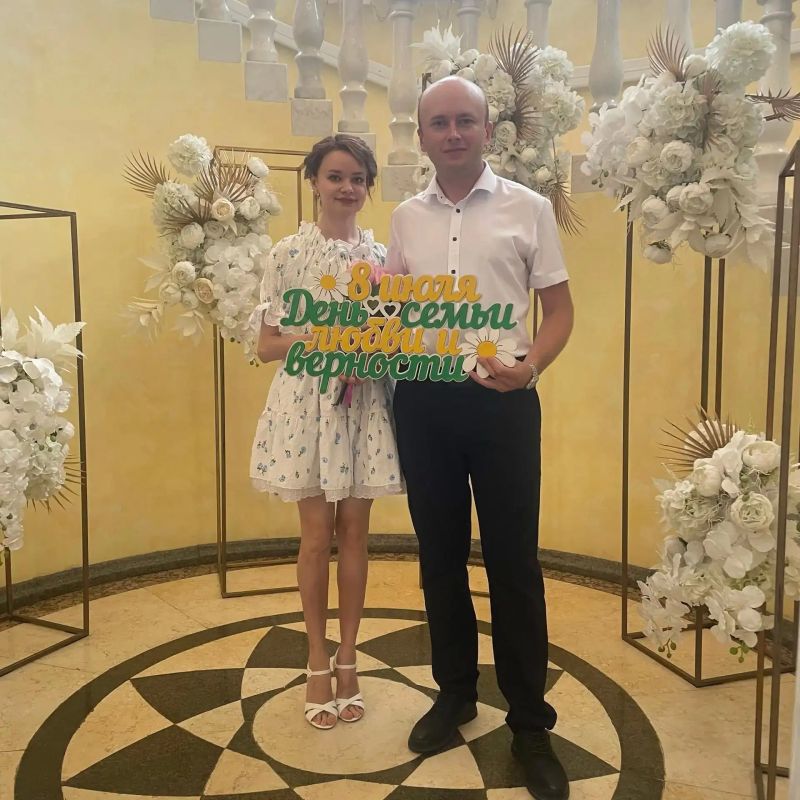Семья — это дом, где тебя любят и ждут Семья — это дом, где тебя любят и ждут
