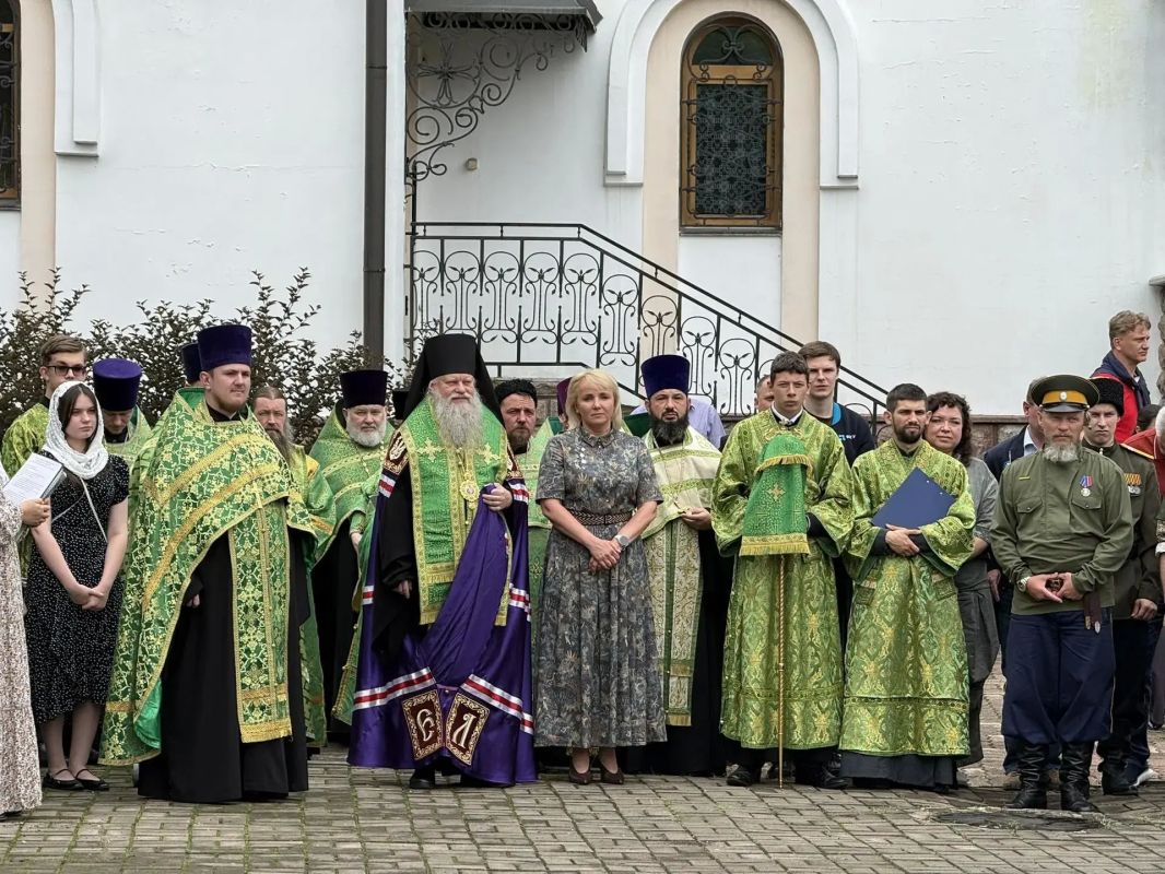 Торжественное открытие памятника святым Петру и Февронии состоялось в Биробиджане Торжественное открытие памятника святым Петру и Февронии состоялось в Биробиджане