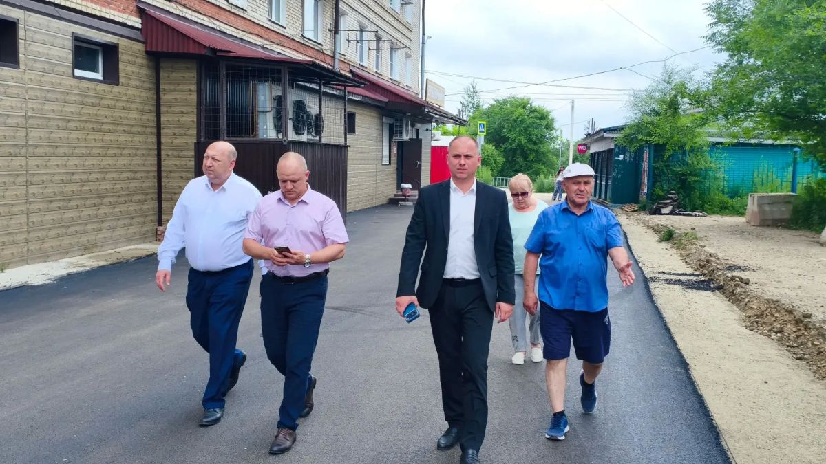 Ремонт дорог в микрорайоне Сопка — на постоянном контроле депутатов и жителей Ремонт дорог в микрорайоне Сопка — на постоянном контроле депутатов и жителей